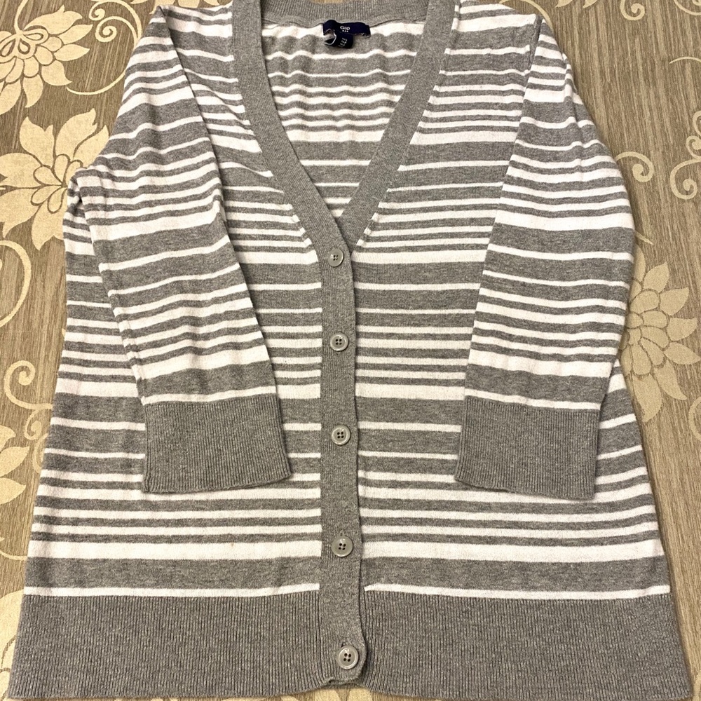 Small Gap Striped Cardigan